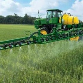کودهای شیمیایی به طور گسترده ای در صنایع کشاورزی مورد استفاده قرار می گیرند. توجه ویژه به نحوه کاربرد و روش استفاده از انواع مختلف کودهای شیمیایی یکی از مهمترین اقدامات در یک کشاورزی موفق می باشد. کودهای شیمیایی - اوره - نیتروژن
